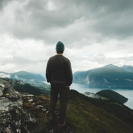 Leilighet Nordic Luxury - Private Sauna & Panoramic Mountain Views Stranda (More og Romsdal)