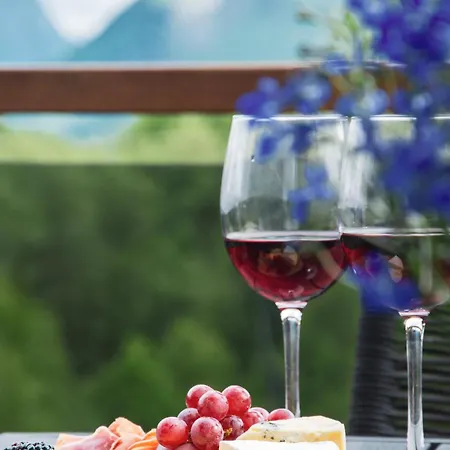Nordic Luxury - Private Sauna & Panoramic Mountain Views *